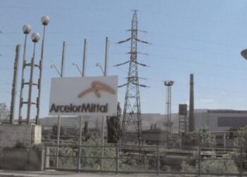 Acţiunile ArcelorMittal aproape s-au triplat