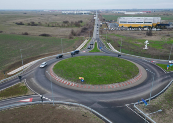 Se modernizează drumul spre Sânandrei