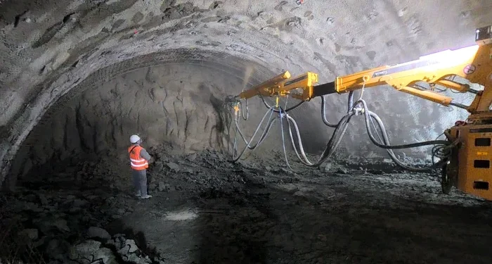 Cel mai mare tunel de autostradă din România, în plină execuție pe „Autostrada Vestului”