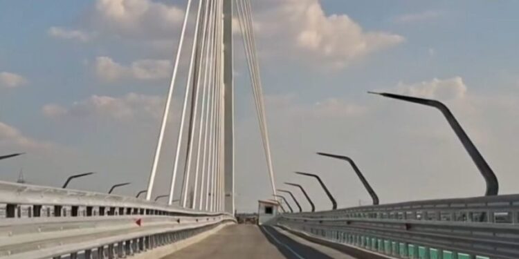 Podul hobanat din nou în vizor