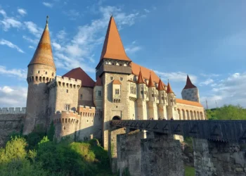 Castelul Corvinilor din Hunedoara, recomandat turiștilor americani de revista „Hour Detroit”