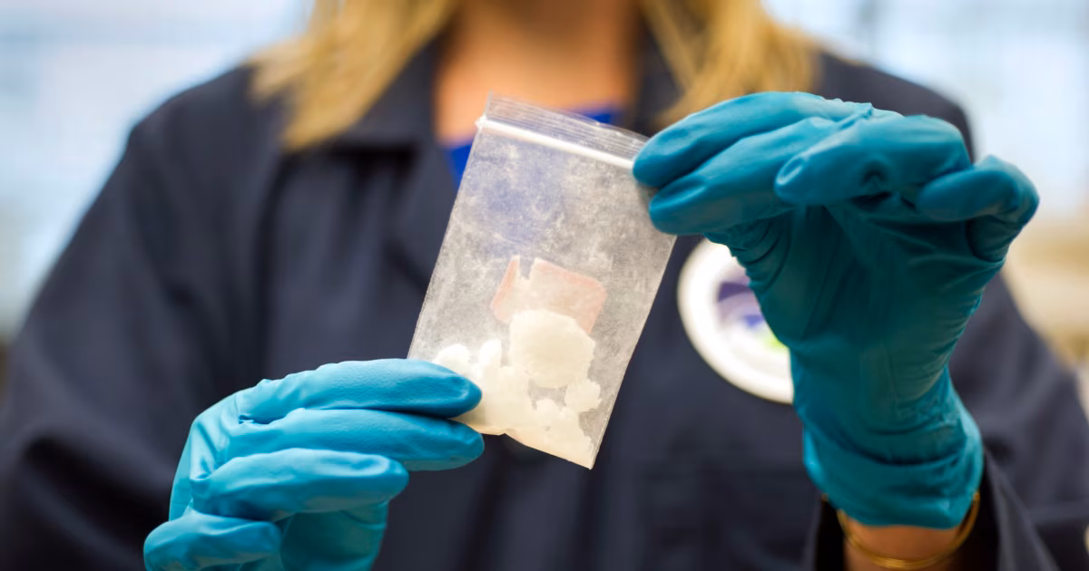 Oxicodona și fentanyl: drogurile extrem de periculoase care ajung tot mai des în rândul tinerilor