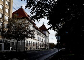 Reduceri de posturi la primărie